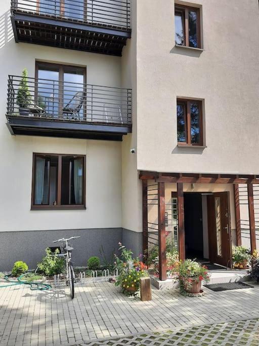 Urocze Mieszkanie 1 Z Parkingiem Katoviçe Dış mekan fotoğraf