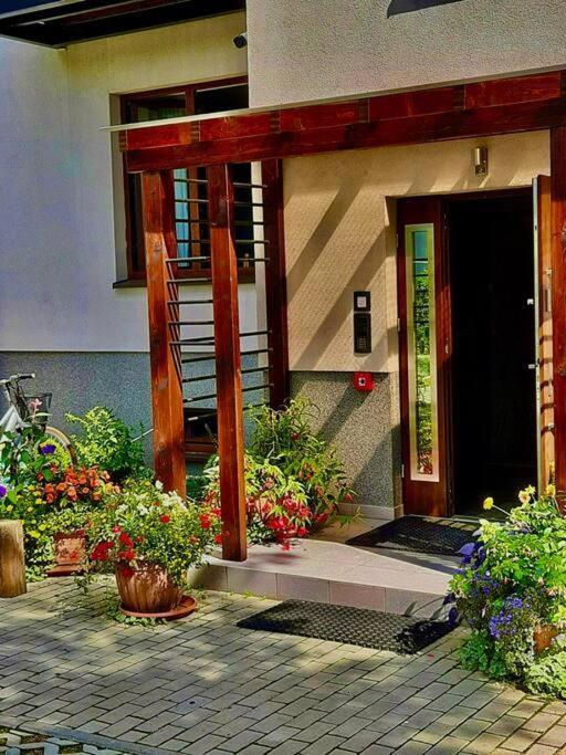 Urocze Mieszkanie 1 Z Parkingiem Katoviçe Dış mekan fotoğraf